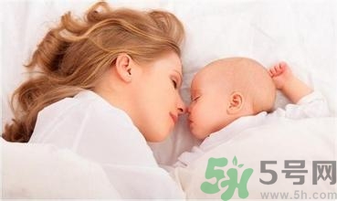 新生兒冬天蓋什么被子？新生兒蓋被子蓋到什么位置？