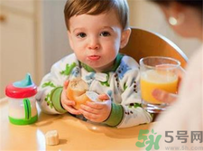 怎么判斷寶寶積食？寶寶積食吃什么食物好？