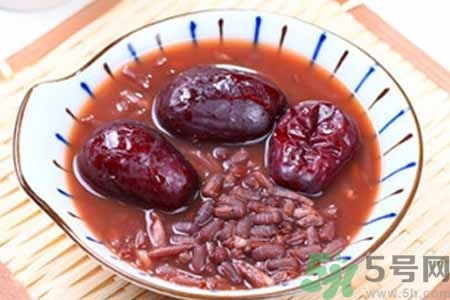 寒露手腳冰涼喝什么好？手腳發(fā)涼喝三紅湯有什么好處？