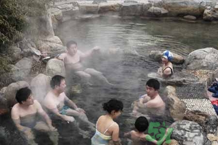 血糖高的人可以泡溫泉嗎？血糖高的人泡溫泉需要注意什么？