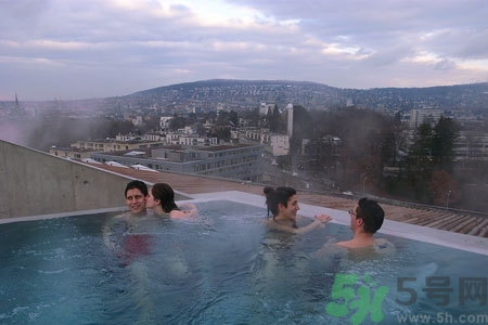 患風寒能泡溫泉嗎？患風寒適合泡溫泉嗎？