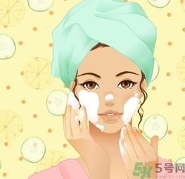 敷完面膜要用洗面奶洗臉嗎？敷完面膜可以用清水洗臉嗎？