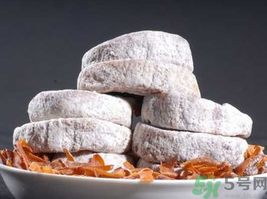 柿餅上的白霜是果肉里折出的什么糖？柿餅上的白霜是什么糖？