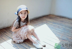 新生兒為什么那么丑？新生兒越丑越好嗎？