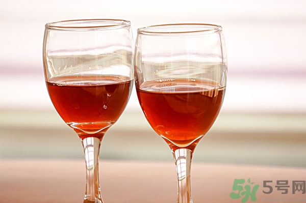 紅酒有沉淀物還能喝嗎,紅酒的沉淀物有影響嗎？