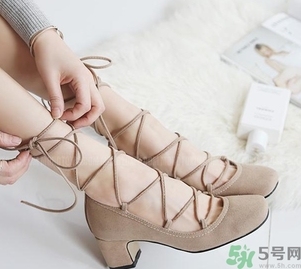 十月可以穿涼鞋嗎？十月怎么穿涼鞋不冷？