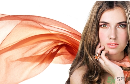 十月份可以戴圍巾嗎？十月份可以戴絲巾嗎？