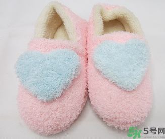 十月份坐月子穿什么鞋？10月份坐月子穿什么鞋？