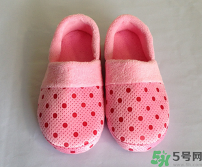 十月份坐月子穿什么鞋？10月份坐月子穿什么鞋？