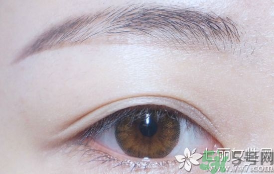 拍證件照穿什么顏色衣服好看 證件照怎么拍才好看 拍證件照穿什么顏色衣服好看 證件照怎么拍才好看