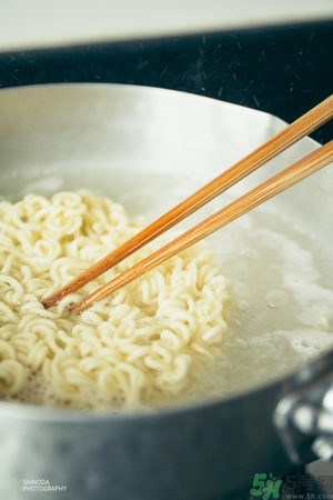 辛拉面是哪個(gè)國家的？辛拉面怎么煮好吃？