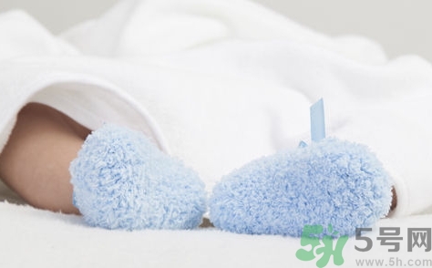 冬天睡覺穿秋衣秋褲好嗎？冬天睡覺是裸睡好還是穿秋衣好？