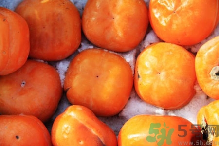 凍柿子一天吃幾個(gè)合適？經(jīng)常吃凍柿子對(duì)身體有什么影響？