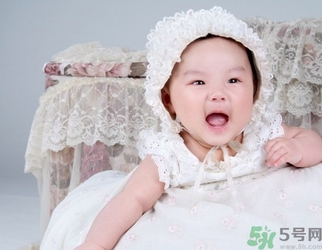 寶寶睡覺(jué)翻來(lái)覆去是怎么回事？寶寶睡覺(jué)喜歡亂動(dòng)怎么辦？