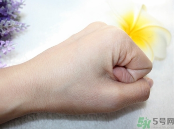 倩碧2號(hào)水有酒精和無(wú)酒精的區(qū)別