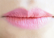 嘴巴起皮是缺什么？嘴巴起皮是缺維生素嗎？