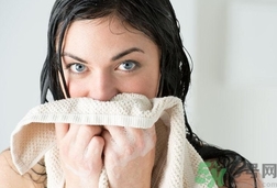 秋天用什么水洗臉好?秋天洗臉用冷水好還是熱水好? 秋天用什么水洗臉好?秋天洗臉用冷水好還是熱水好?