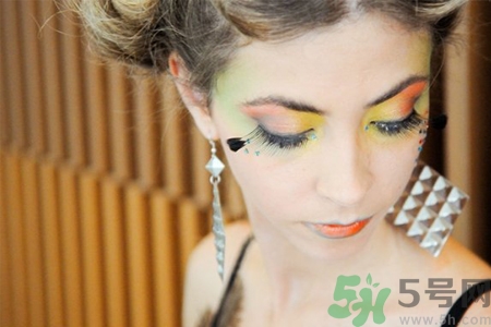 打耳洞疼不疼？怎樣打耳洞不疼？