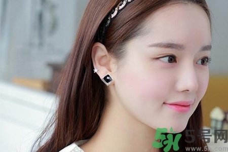 打耳洞的注意事項(xiàng)有哪些？女生打耳洞前需要注意什么？