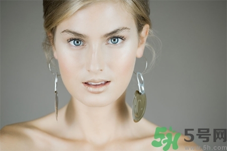 打耳洞的注意事項(xiàng)有哪些？女生打耳洞前需要注意什么？