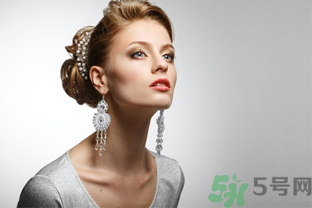 去醫(yī)院打耳洞掛什么科？去醫(yī)院打激光耳洞多少錢？