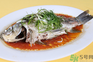 鯽魚死了一夜能吃嗎？鯽魚死了一天能吃嗎？