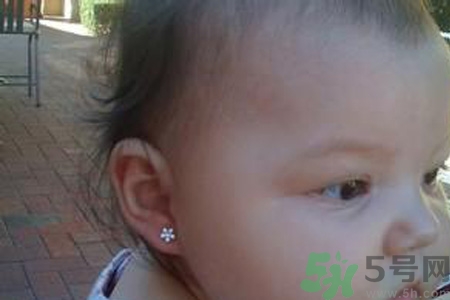 小孩打耳洞對(duì)視力好嗎？為什么小時(shí)候打耳洞對(duì)視力好？