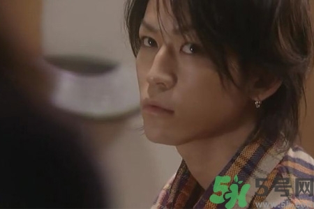 男生打耳洞有什么含義嗎？男生打耳洞有什么講究嗎？