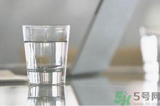 多喝水皮膚會變好嗎？喝多少水皮膚會變好？