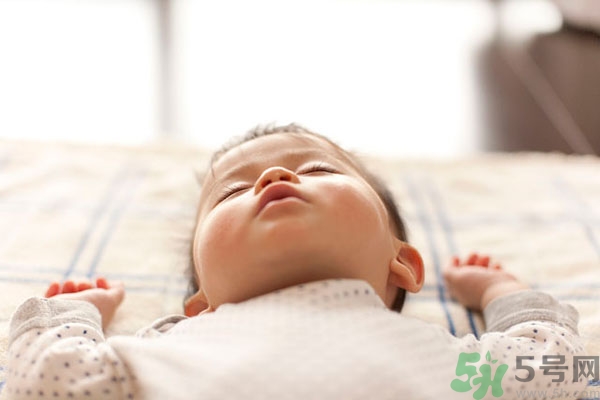 寶寶睡覺張著嘴是怎么回事？寶寶睡覺為什么張著嘴？