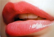 嘴巴起皮很干怎么辦？嘴巴起皮很干怎么回事？