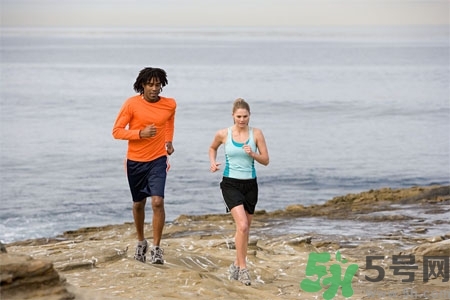 冬天怎么練馬甲線？冬天練馬甲線有用嗎？