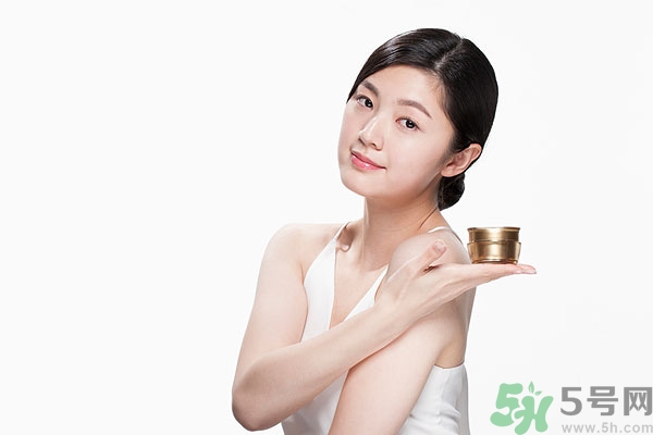 保濕霜什么時(shí)候用？保濕霜怎么用？