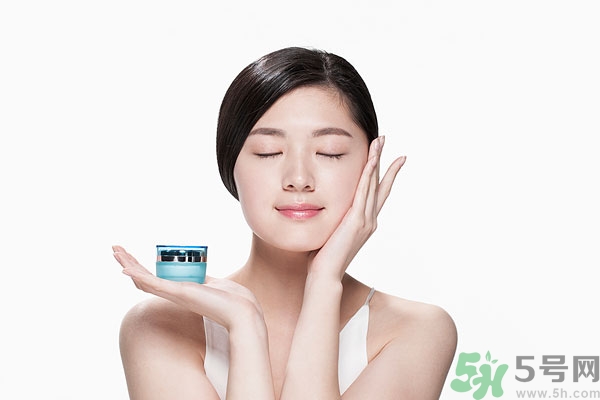 保濕霜什么時(shí)候用？保濕霜怎么用？