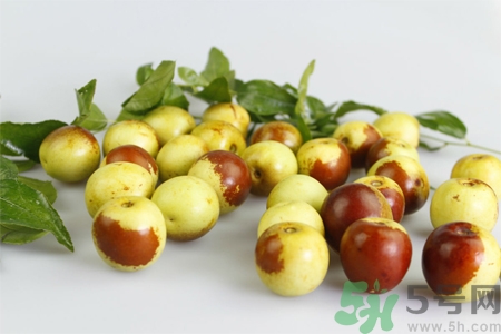 冬棗為什么用開水泡過會(huì)變紅？燙過的冬棗還能吃嗎？