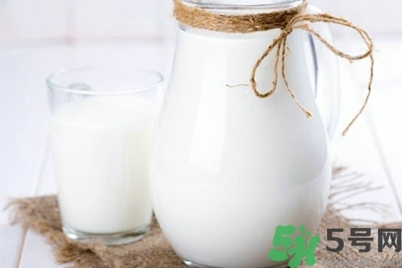 核桃奶和純牛奶哪個(gè)營(yíng)養(yǎng)價(jià)值比較高？核桃奶和純牛奶的區(qū)別
