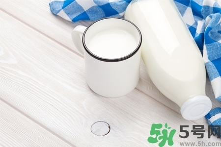 核桃奶和純牛奶哪個(gè)營(yíng)養(yǎng)價(jià)值比較高？核桃奶和純牛奶的區(qū)別