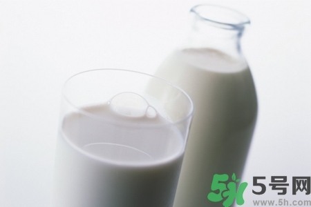 核桃奶和純牛奶哪個(gè)營(yíng)養(yǎng)價(jià)值比較高？核桃奶和純牛奶的區(qū)別