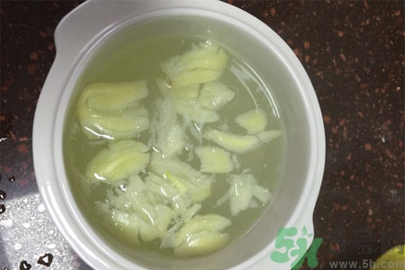 寶寶咳嗽喝大蒜水有用嗎？小孩咳嗽能喝大蒜水嗎？