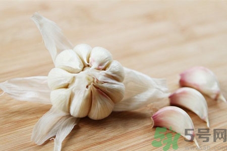 寶寶咳嗽喝大蒜水有用嗎？小孩咳嗽能喝大蒜水嗎？