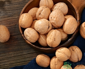 核桃仁皮發(fā)黑能吃嗎？核桃仁皮發(fā)黑怎么回事？