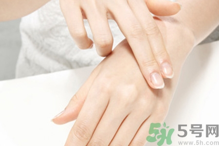 每個(gè)指甲上的月牙代表什么？指甲上的月牙和健康是否有關(guān)系？