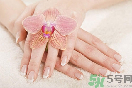 每個(gè)指甲上的月牙代表什么？指甲上的月牙和健康是否有關(guān)系？