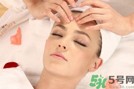 經(jīng)常面部刮痧好嗎？經(jīng)常面部刮痧對皮膚有傷害嗎？