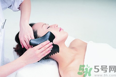 面部刮痧可以祛斑嗎？面部刮痧真的能淡化斑嗎？