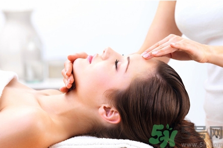 面部刮痧可以祛痘印嗎？面部刮痧真的能祛痘印嗎？