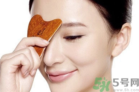 自己在家能面部刮痧嗎？在家怎樣做面部刮痧？