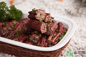 鴨脖在冰箱里能放幾天?在常溫下呢？