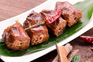 鴨脖在冰箱里能放幾天?在常溫下呢？