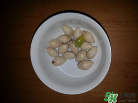 白果可以放微波爐嗎？白果放微波爐轉(zhuǎn)幾分鐘？